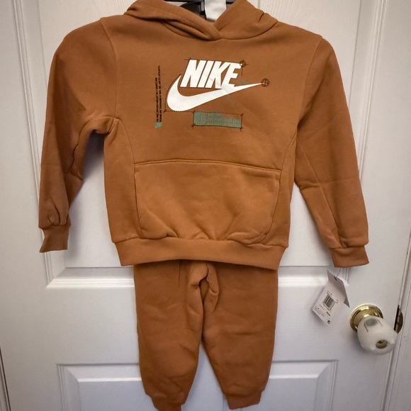 NWT Nike ‘Kids Future’ Utility Crew Brown Hoodie and Pants Set, Size 4T - Picture 4 of 5